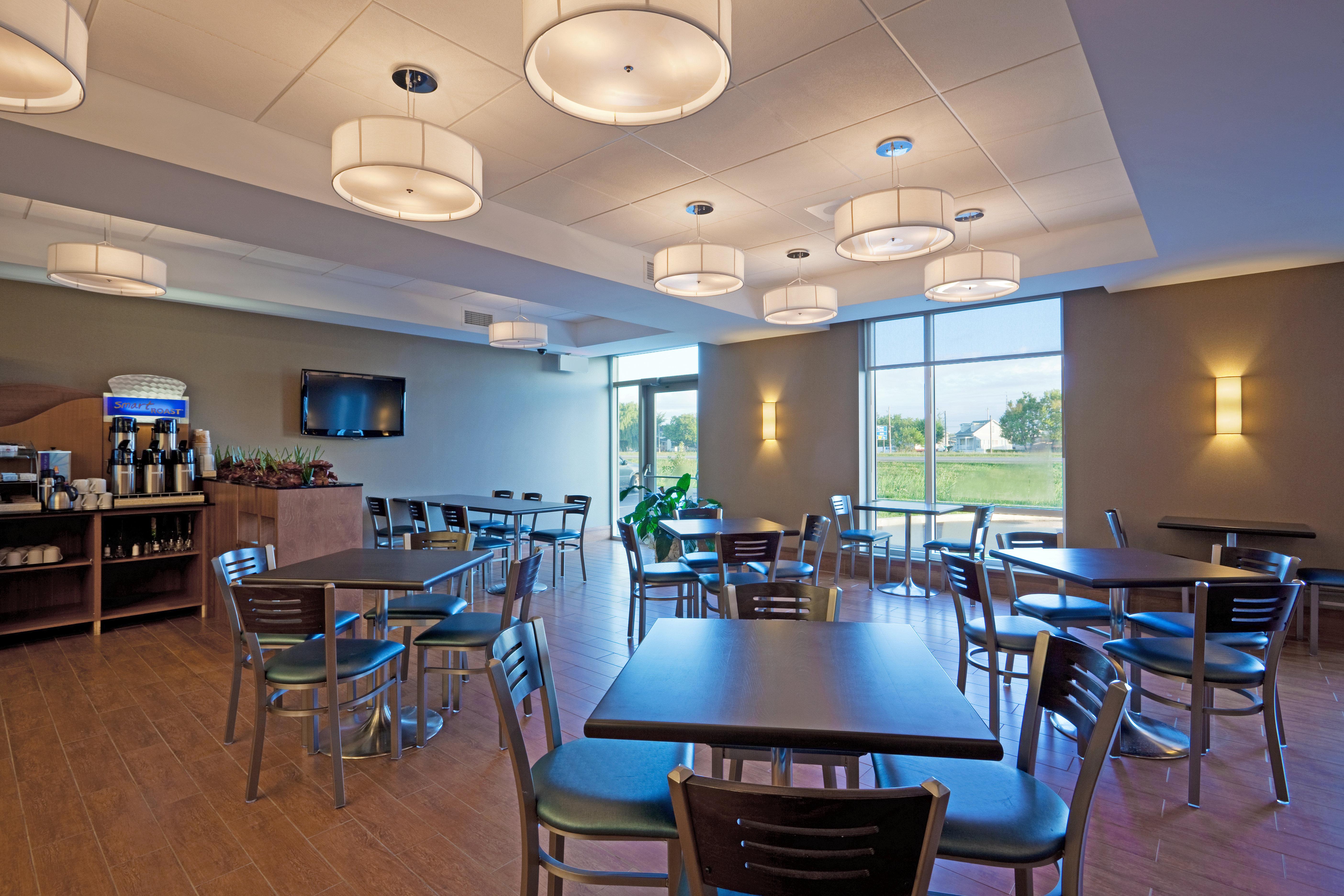 Holiday Inn Express Hotel & Suites Saint - Hyacinthe By Ihg المظهر الخارجي الصورة