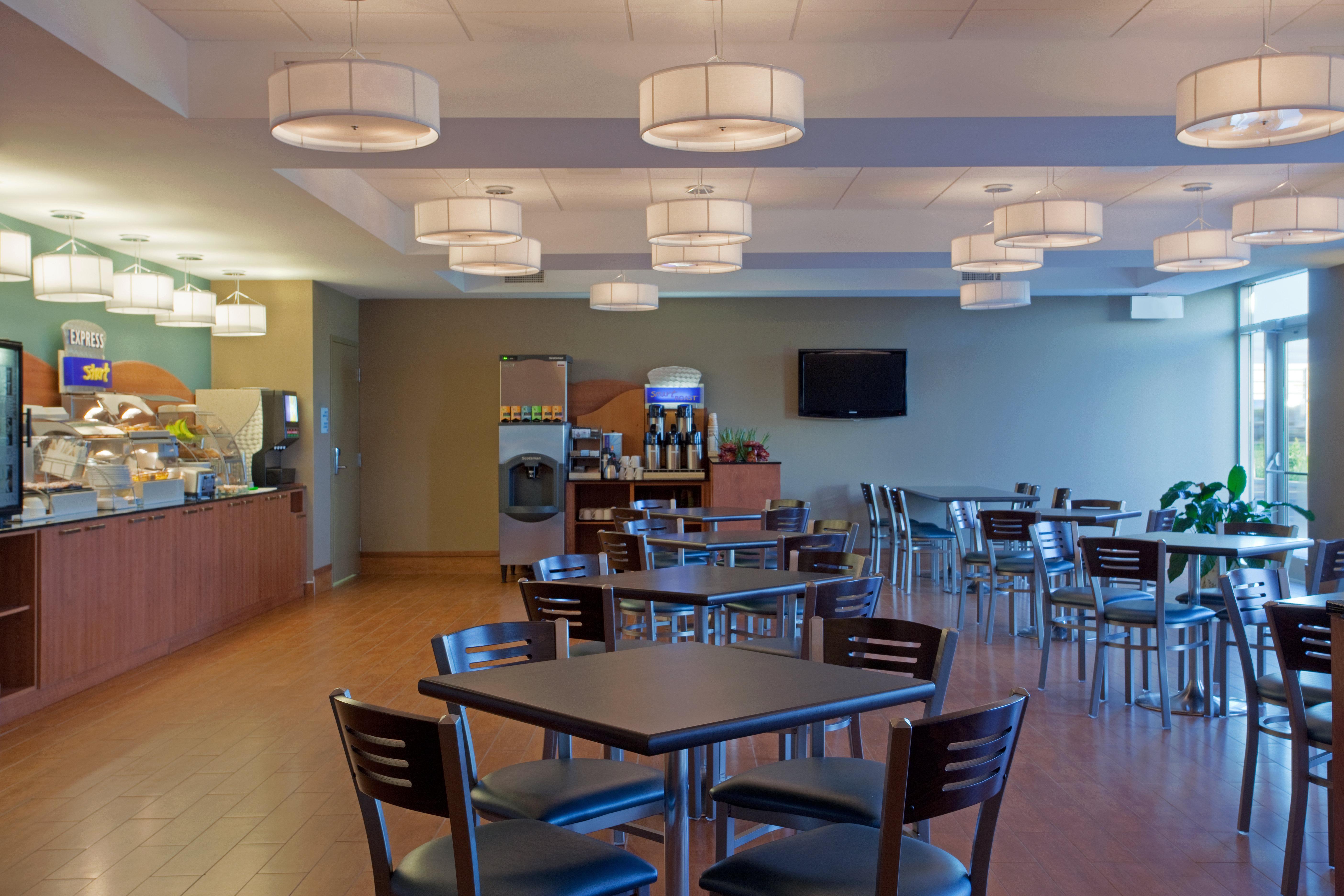 Holiday Inn Express Hotel & Suites Saint - Hyacinthe By Ihg المظهر الخارجي الصورة