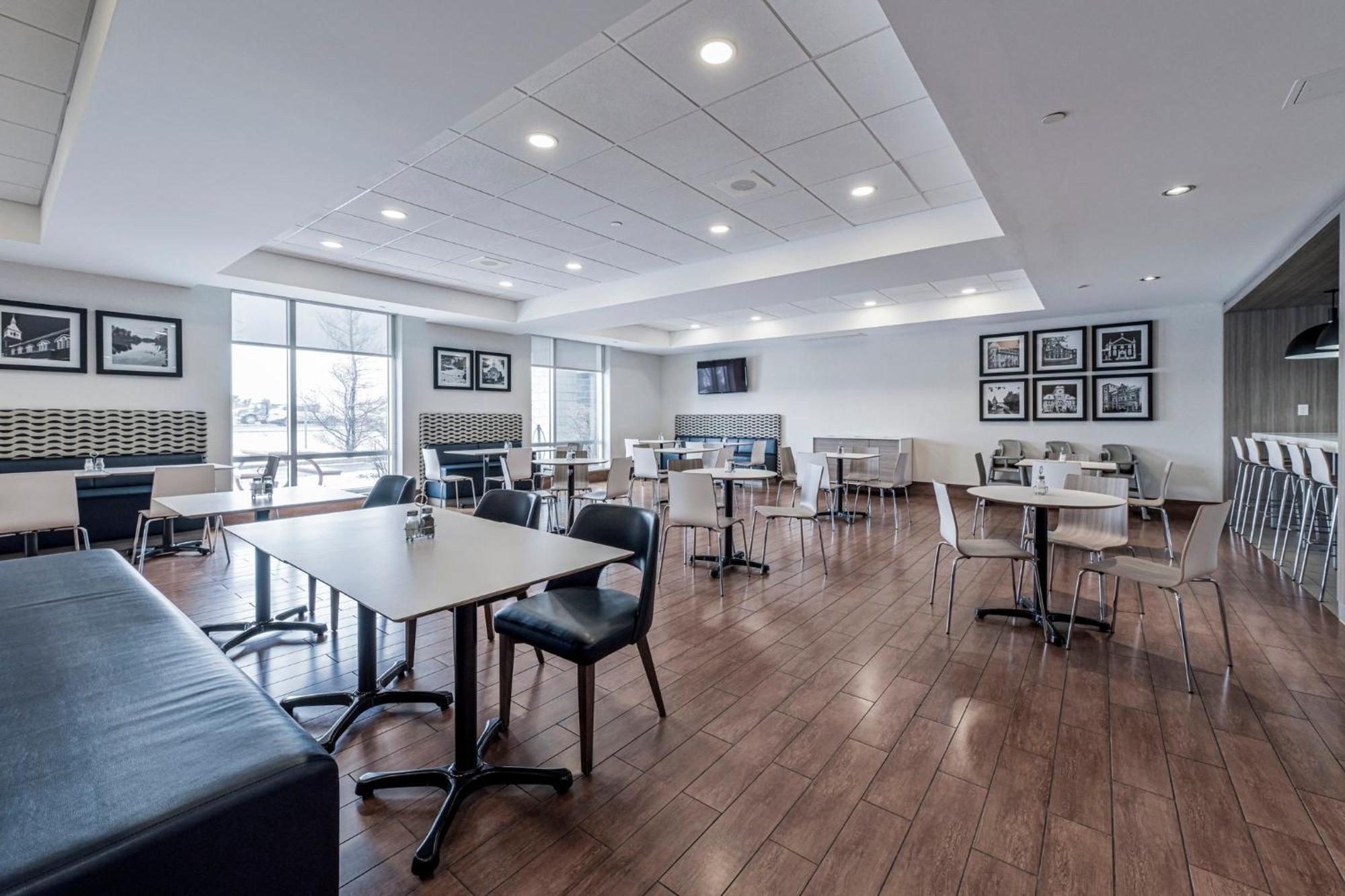 Holiday Inn Express Hotel & Suites Saint - Hyacinthe By Ihg المظهر الخارجي الصورة