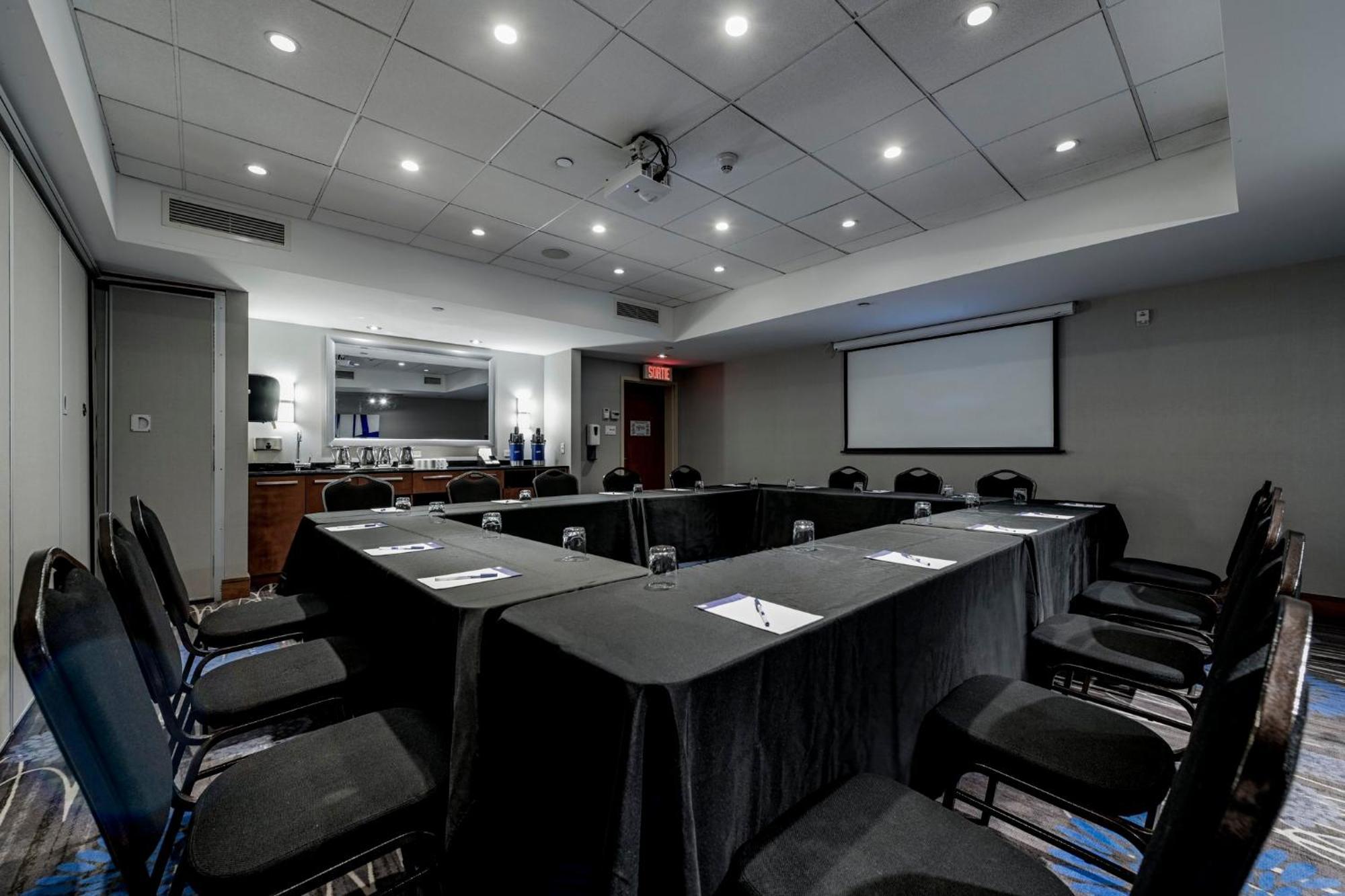 Holiday Inn Express Hotel & Suites Saint - Hyacinthe By Ihg المظهر الخارجي الصورة