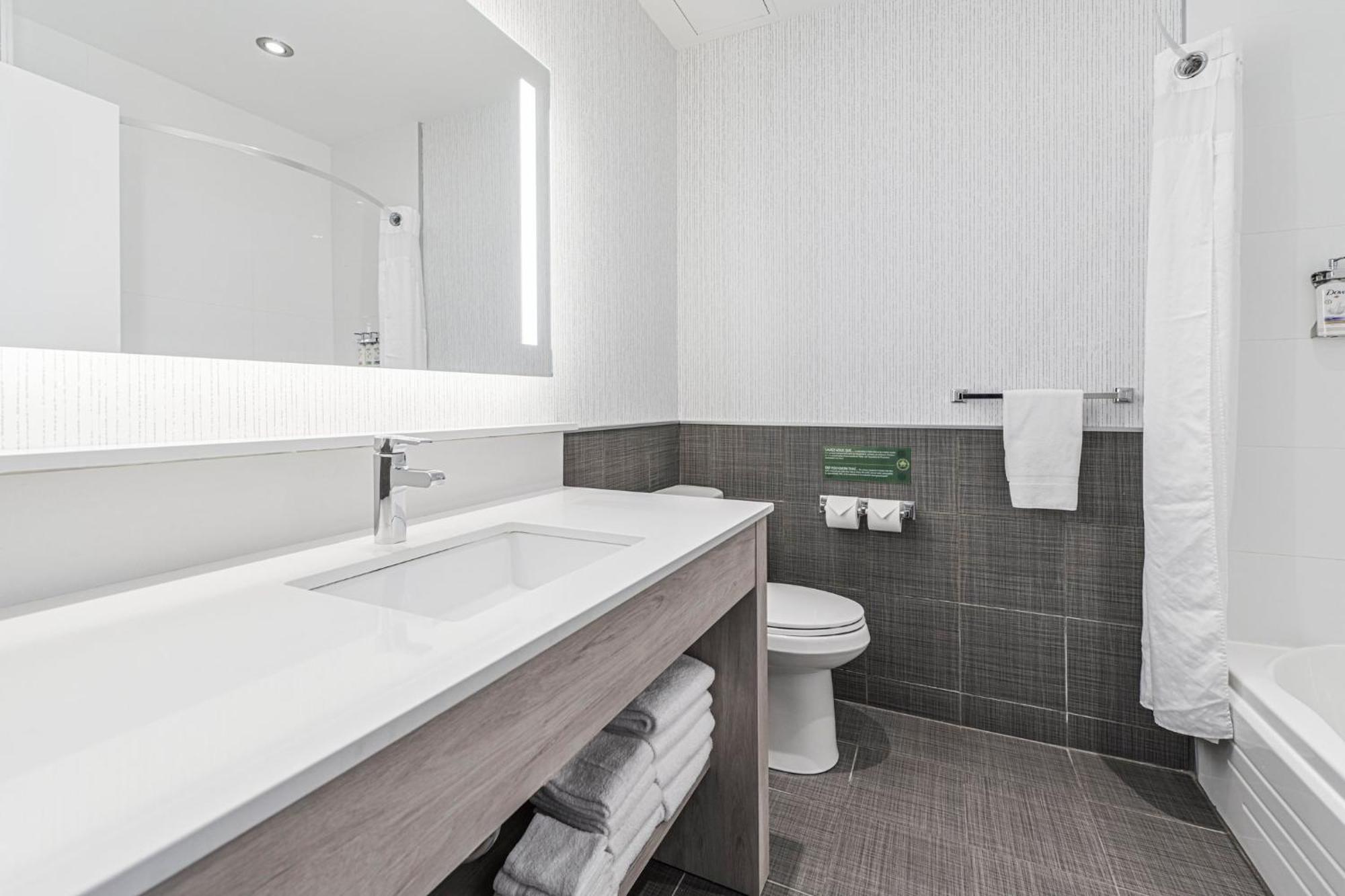 Holiday Inn Express Hotel & Suites Saint - Hyacinthe By Ihg المظهر الخارجي الصورة