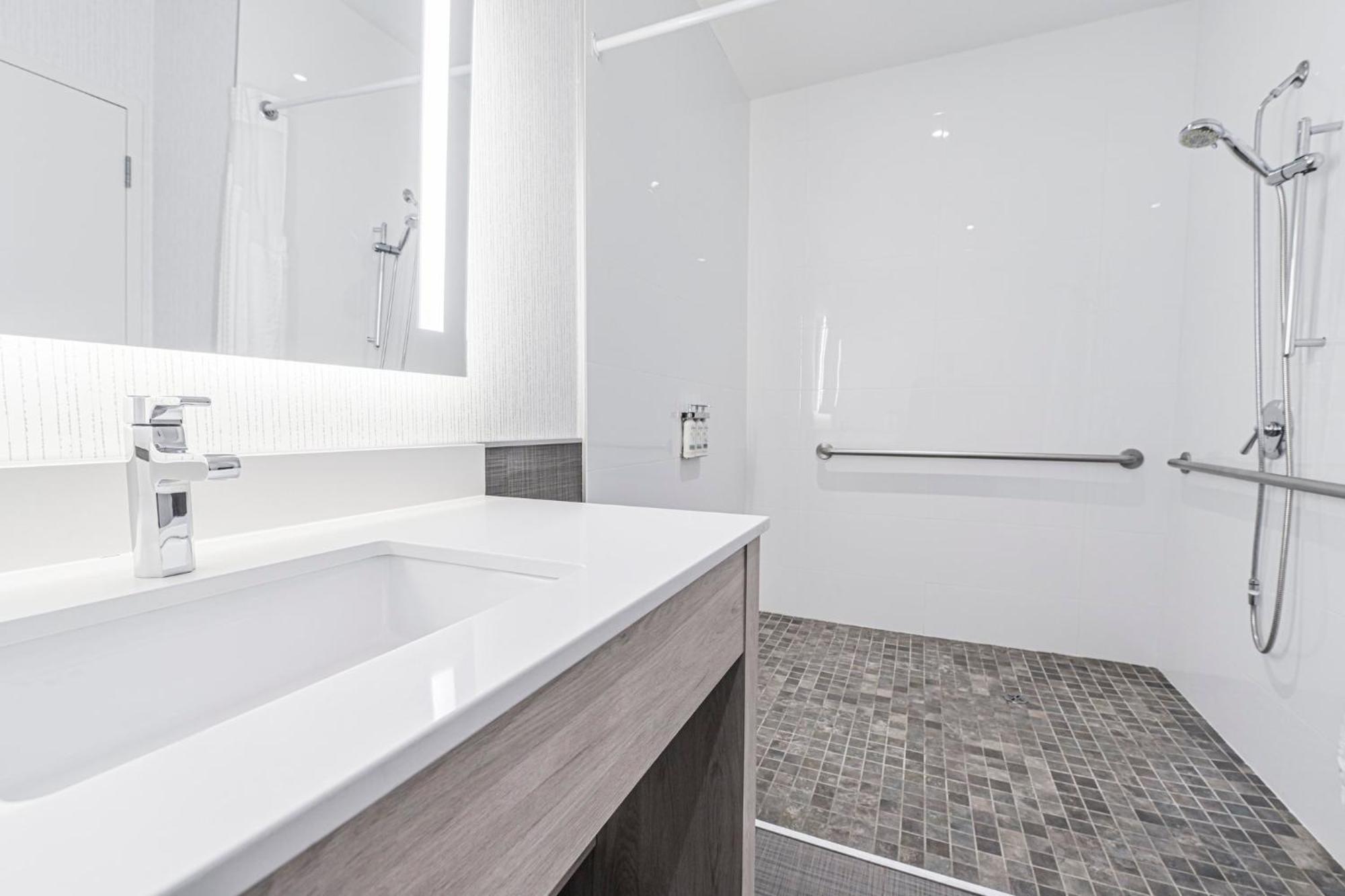 Holiday Inn Express Hotel & Suites Saint - Hyacinthe By Ihg المظهر الخارجي الصورة
