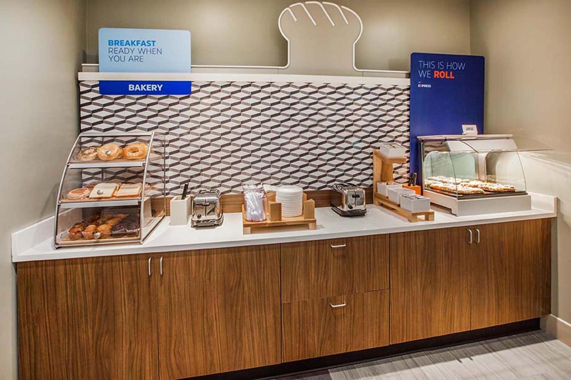 Holiday Inn Express Hotel & Suites Saint - Hyacinthe By Ihg المظهر الخارجي الصورة