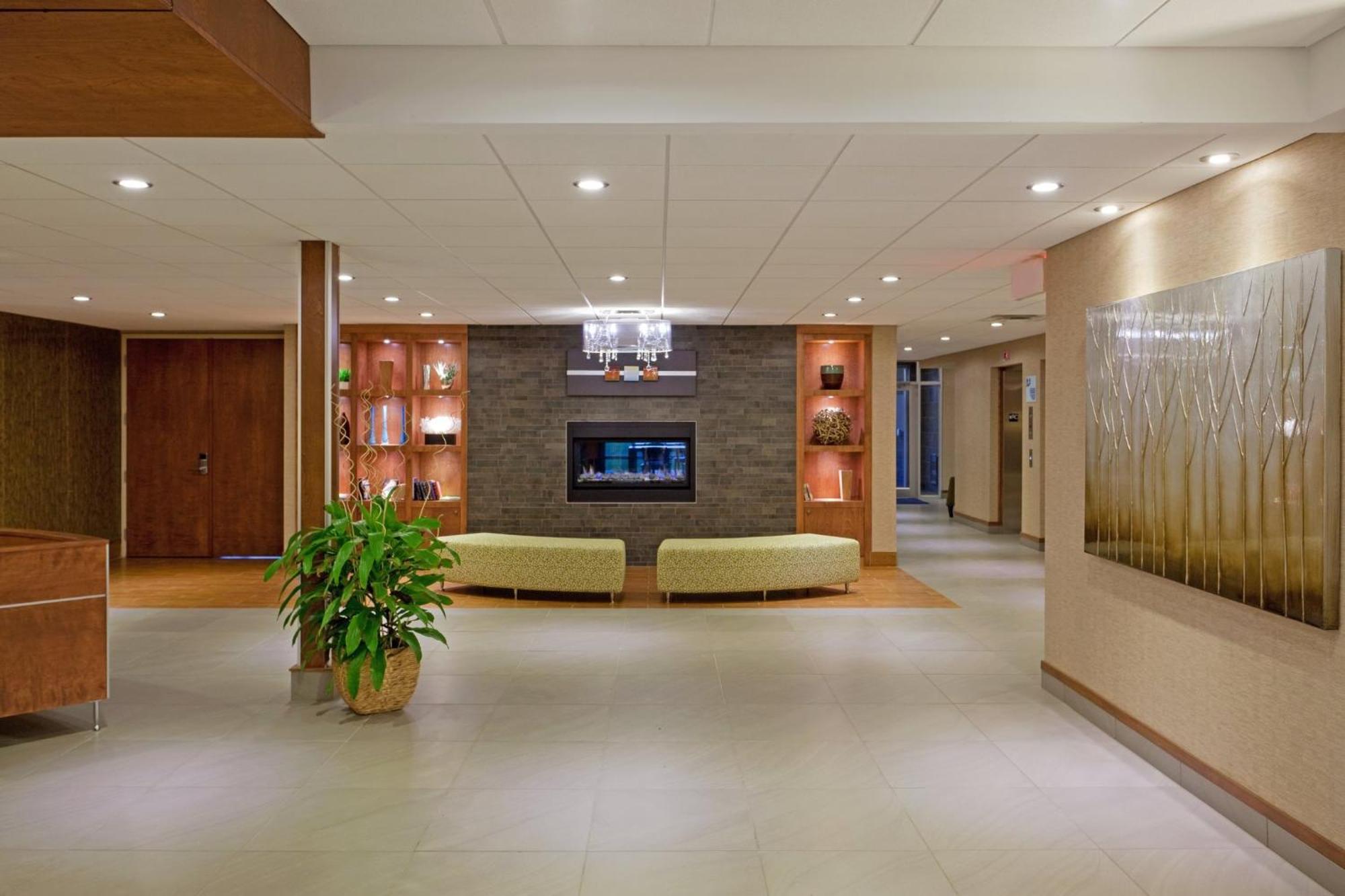 Holiday Inn Express Hotel & Suites Saint - Hyacinthe By Ihg المظهر الخارجي الصورة