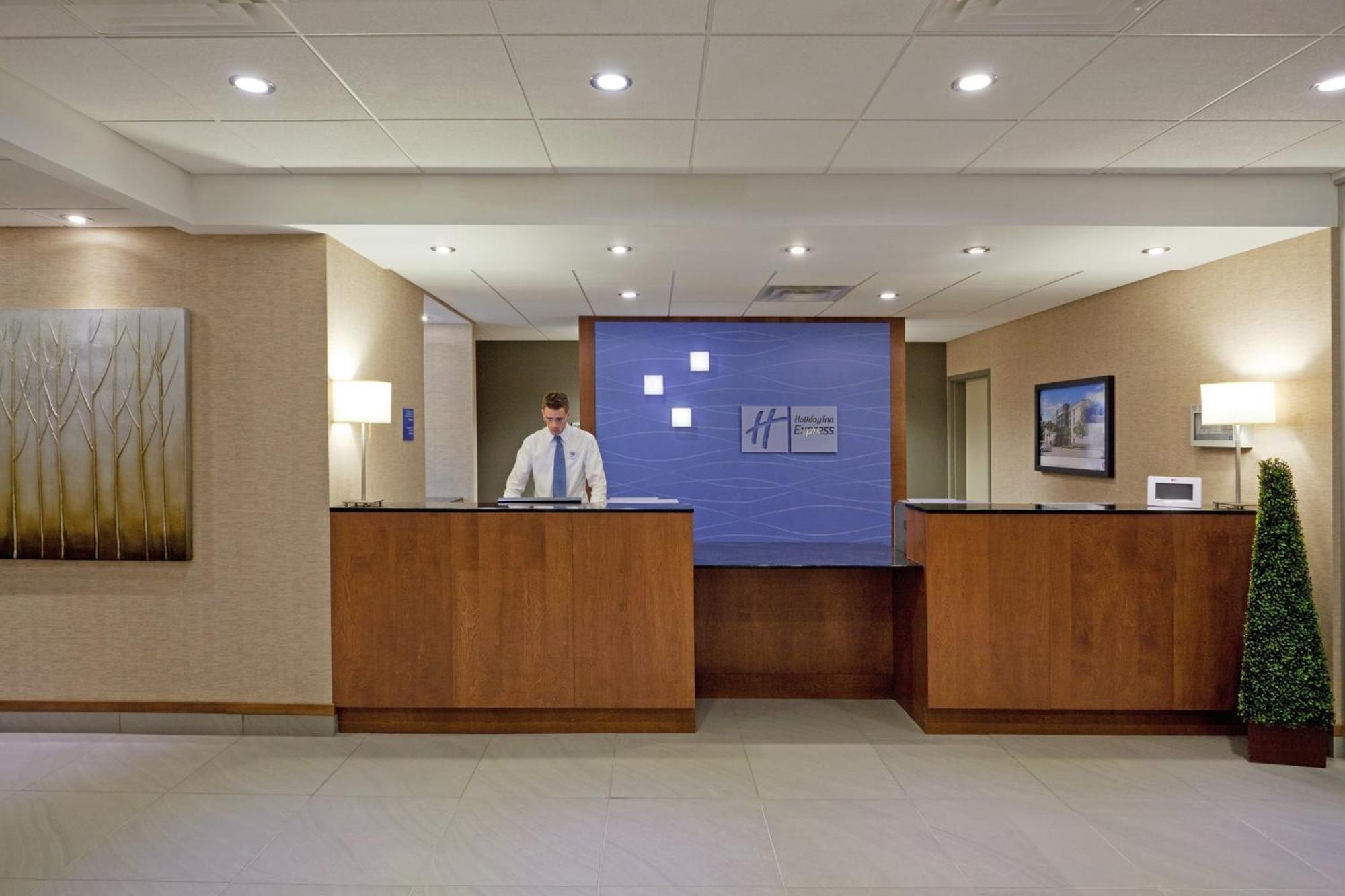 Holiday Inn Express Hotel & Suites Saint - Hyacinthe By Ihg المظهر الخارجي الصورة