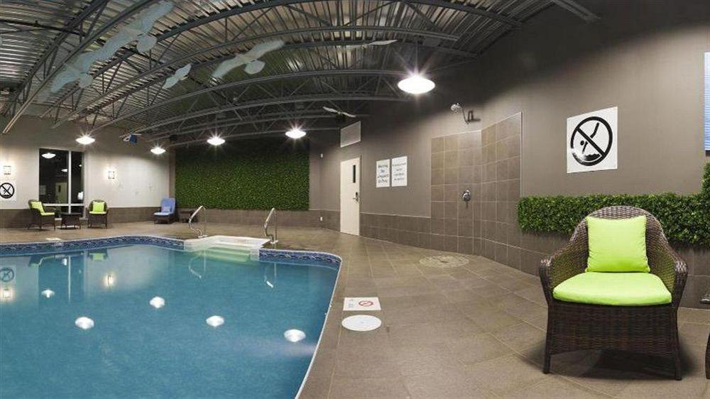 Holiday Inn Express Hotel & Suites Saint - Hyacinthe By Ihg المظهر الخارجي الصورة