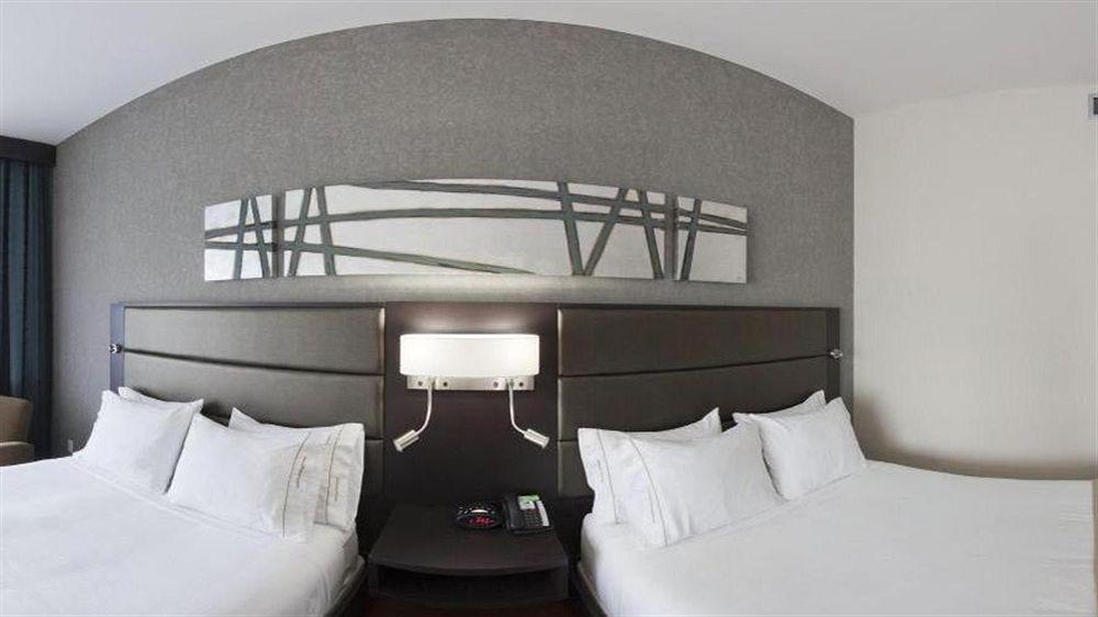 Holiday Inn Express Hotel & Suites Saint - Hyacinthe By Ihg المظهر الخارجي الصورة